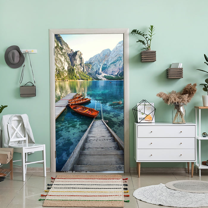 Türtapete Steg im Bergsee, Boote, Berge, Wasser M1307 - Bild 1 Türtapete Steg im Bergsee, Boote, Berge, Wasser M1307 - Bild 1