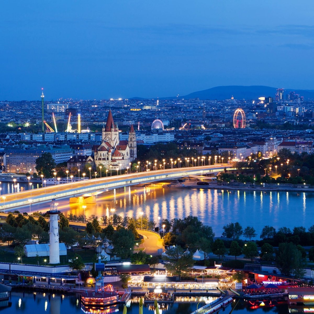 Beistelltisch Wien bei Nacht M0276 entdecken - Bild 2 Beistelltisch Wien bei Nacht M0276 entdecken - Bild 2