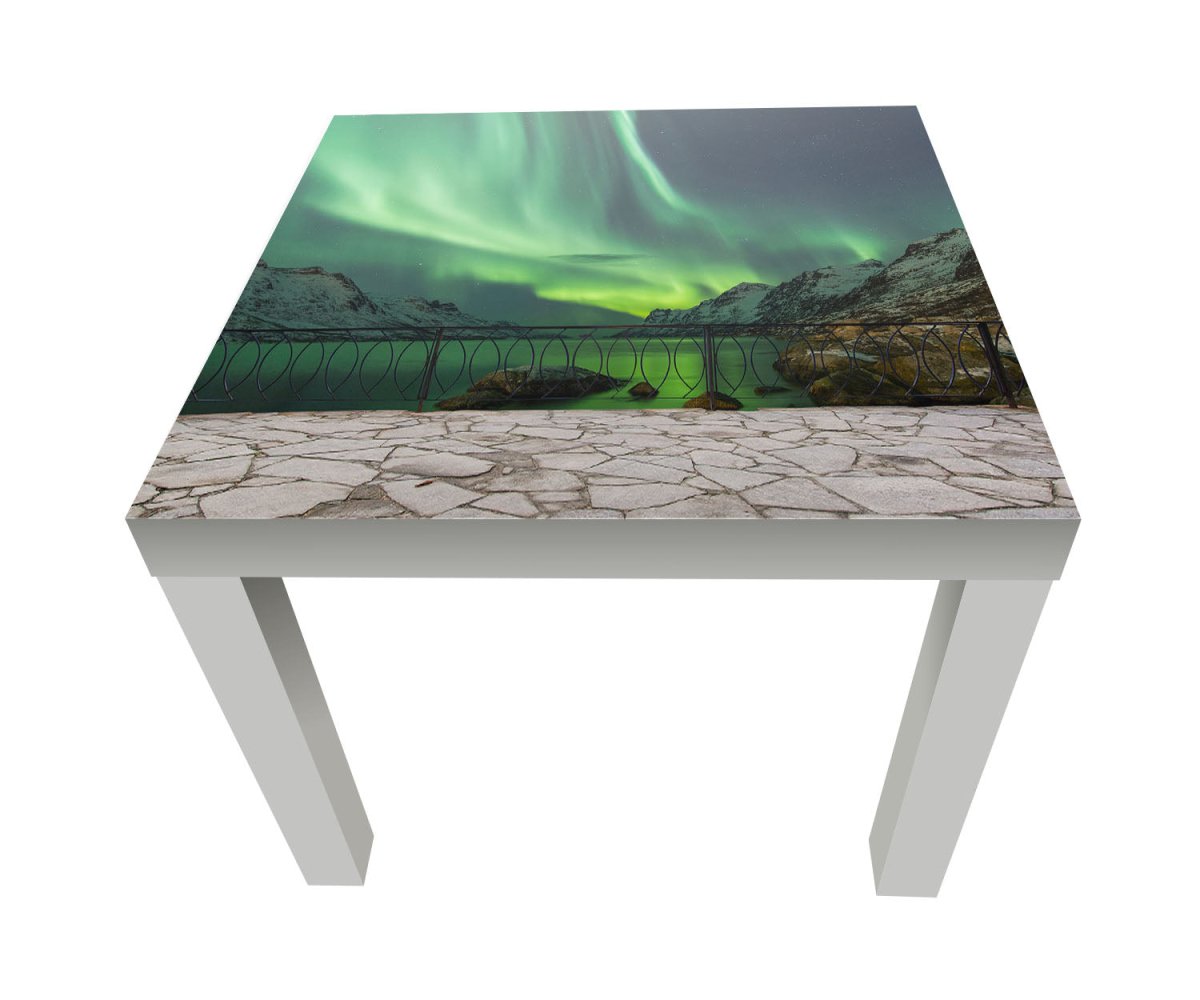 Beistelltisch mit Blick vom Balkon - Grünes Polarlicht M0603 entdecken - Bild 1 Beistelltisch mit Blick vom Balkon - Grünes Polarlicht M0603 entdecken - Bild 1