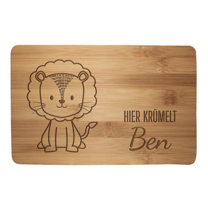 Frühstücksbrettchen Löwe, hier krümelt M0823 - Bild 1 Frühstücksbrettchen Löwe, hier krümelt M0823 - Bild 1