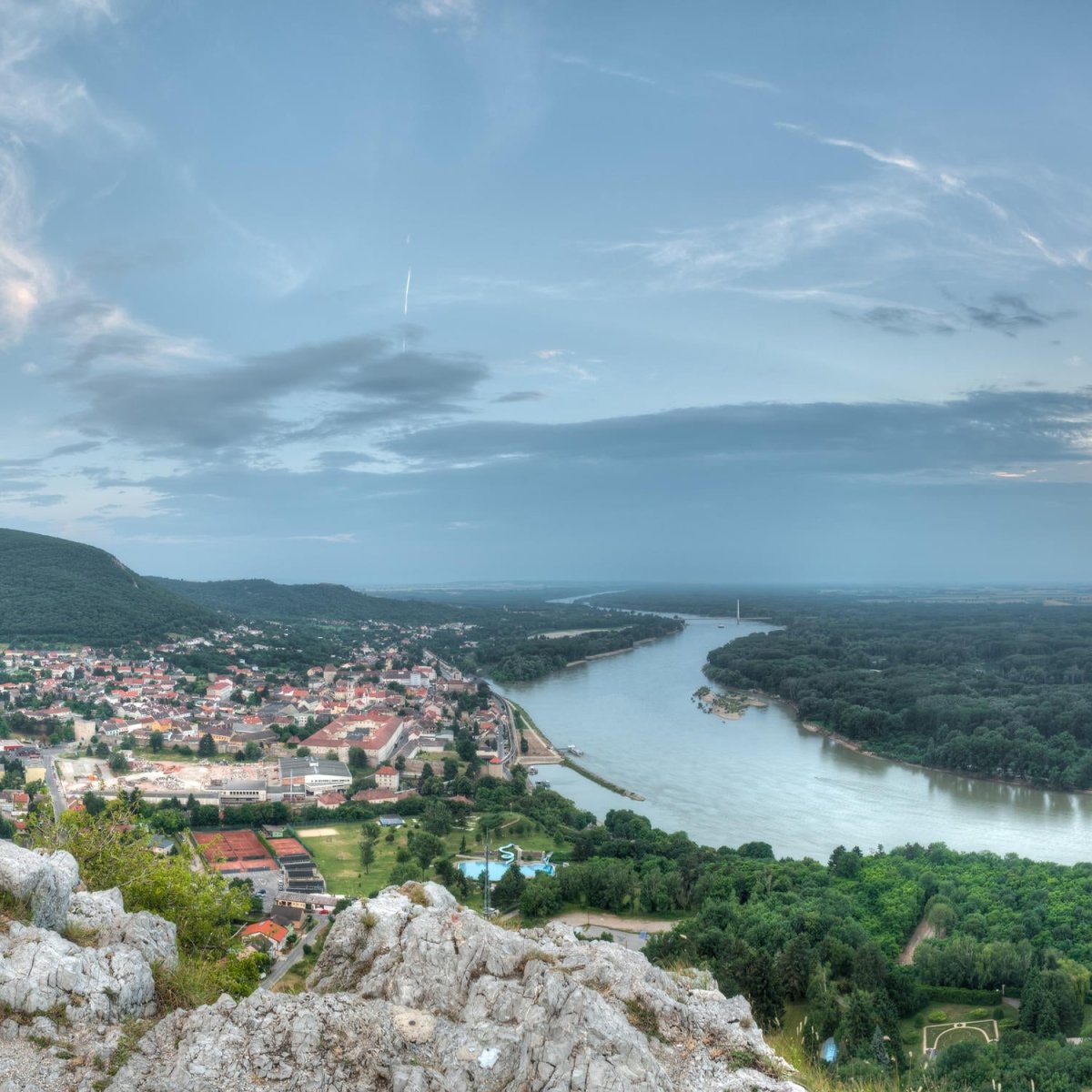 Beistelltisch Hainburg, Österreich M0904 entdecken - Bild 2 Beistelltisch Hainburg, Österreich M0904 entdecken - Bild 2